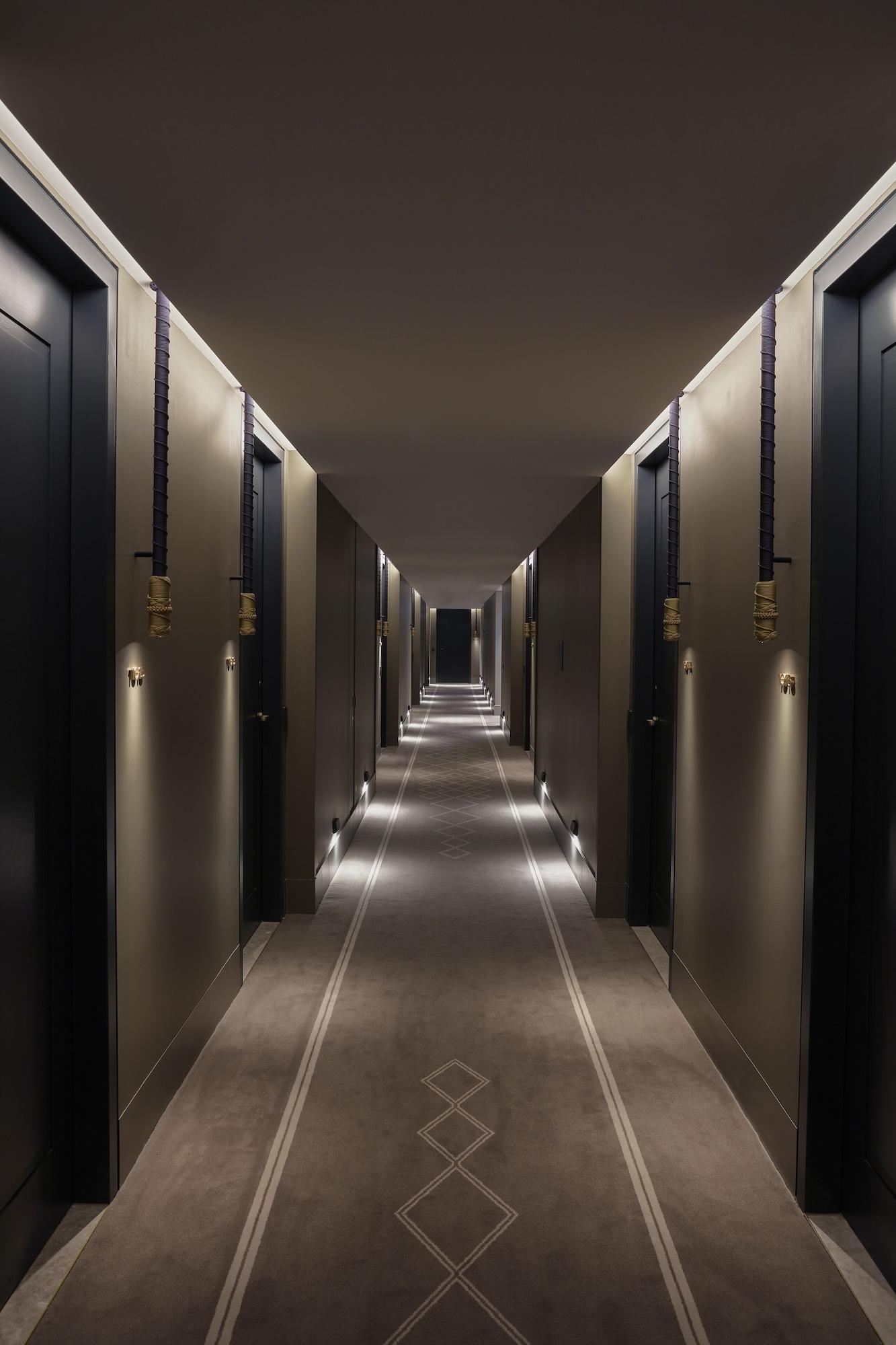 Hilton Melbourne Little Queen Street Bagian luar foto A corridor at the hotel
