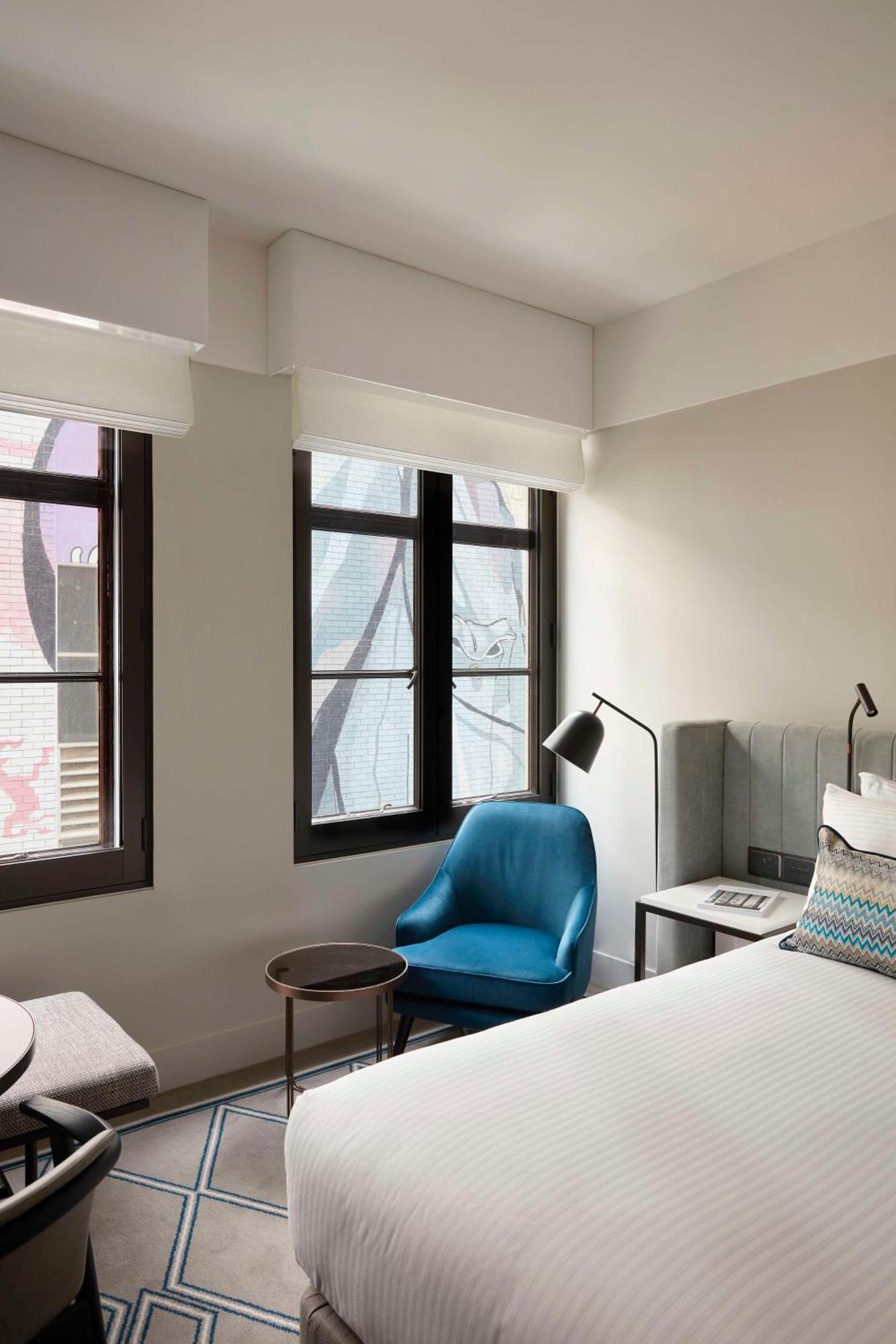 Hilton Melbourne Little Queen Street Bagian luar foto A guest room at the Hotel 57