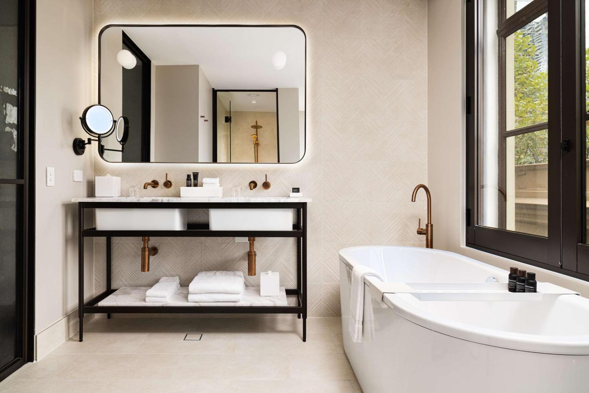 Hilton Melbourne Little Queen Street Bagian luar foto Bathroom