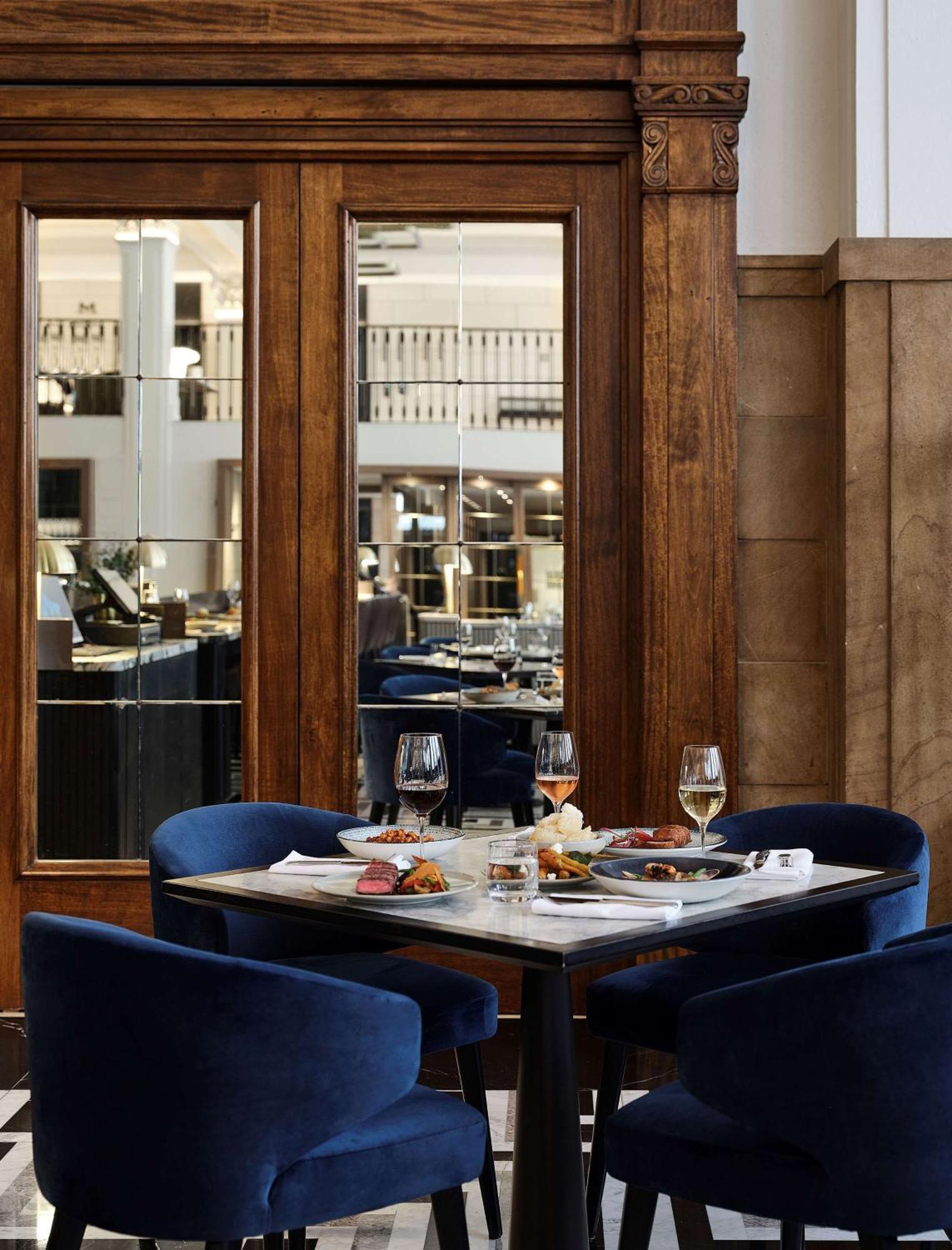 Hilton Melbourne Little Queen Street Bagian luar foto The restaurant