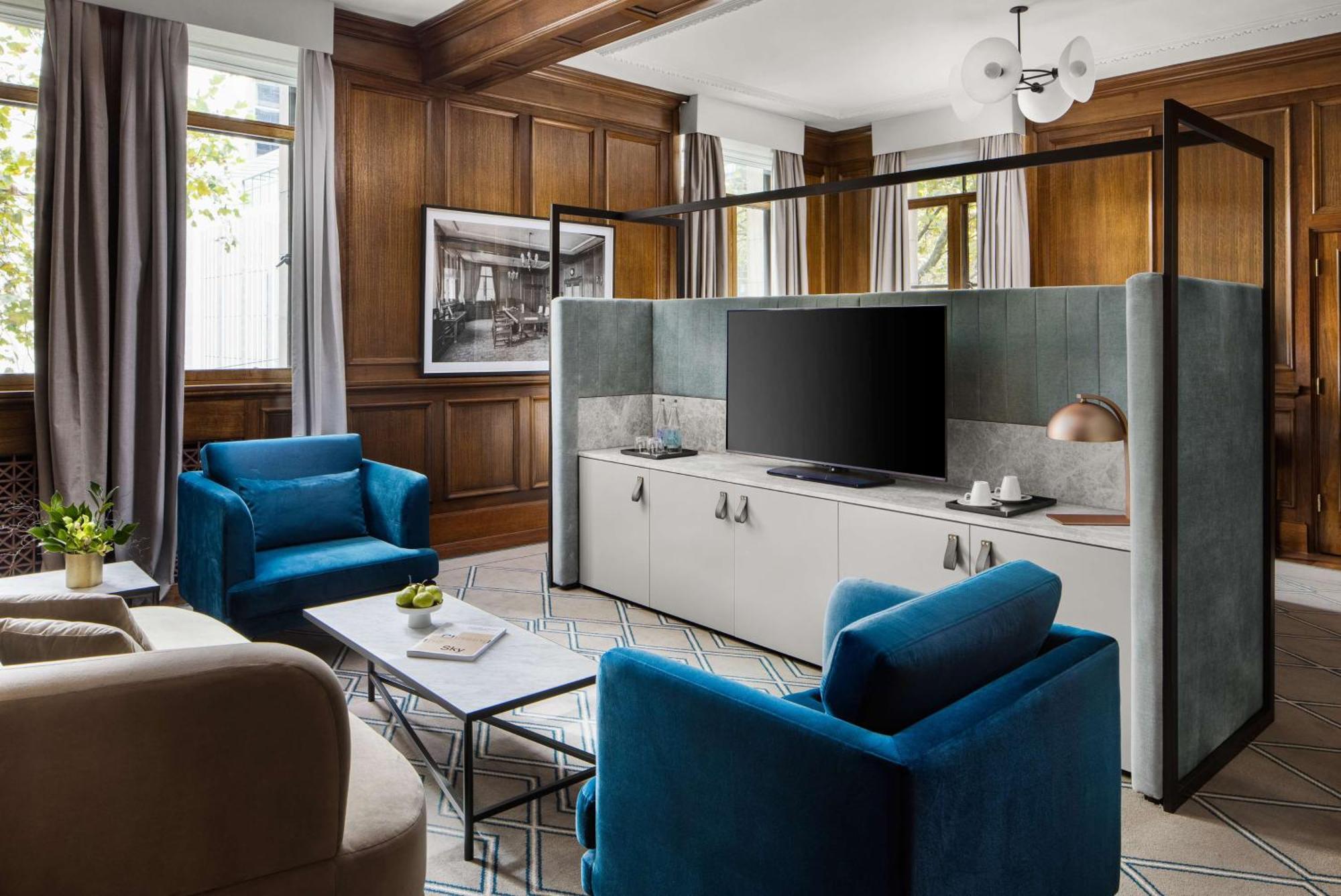 Hilton Melbourne Little Queen Street Bagian luar foto The Library at The Ivy Hotel