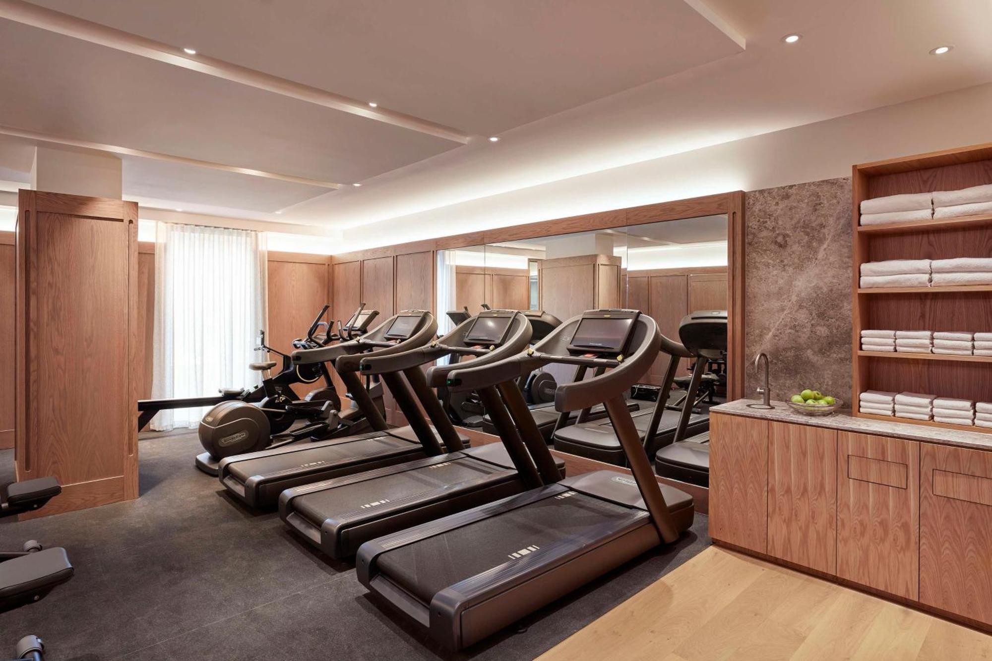 Hilton Melbourne Little Queen Street Bagian luar foto The gym at The Hari