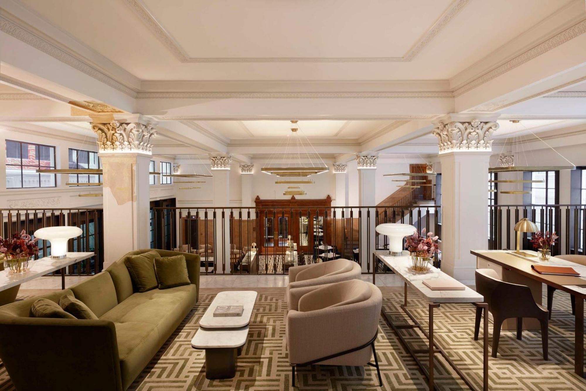 Hilton Melbourne Little Queen Street Bagian luar foto The Library at The Ivy Collection