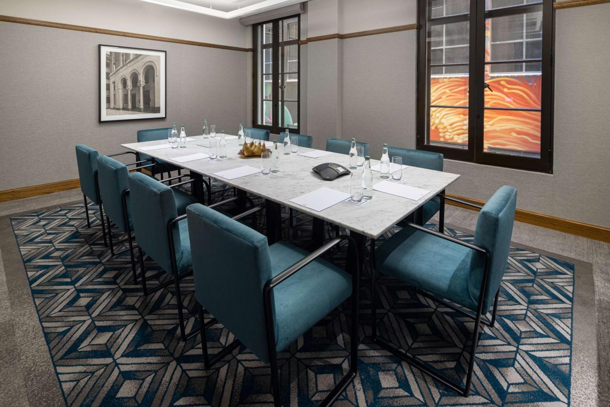 Hilton Melbourne Little Queen Street Bagian luar foto A boardroom at a hotel