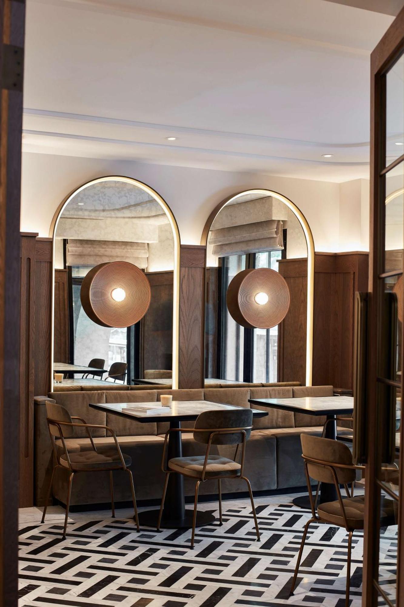 Hilton Melbourne Little Queen Street Bagian luar foto The interior of the restaurant