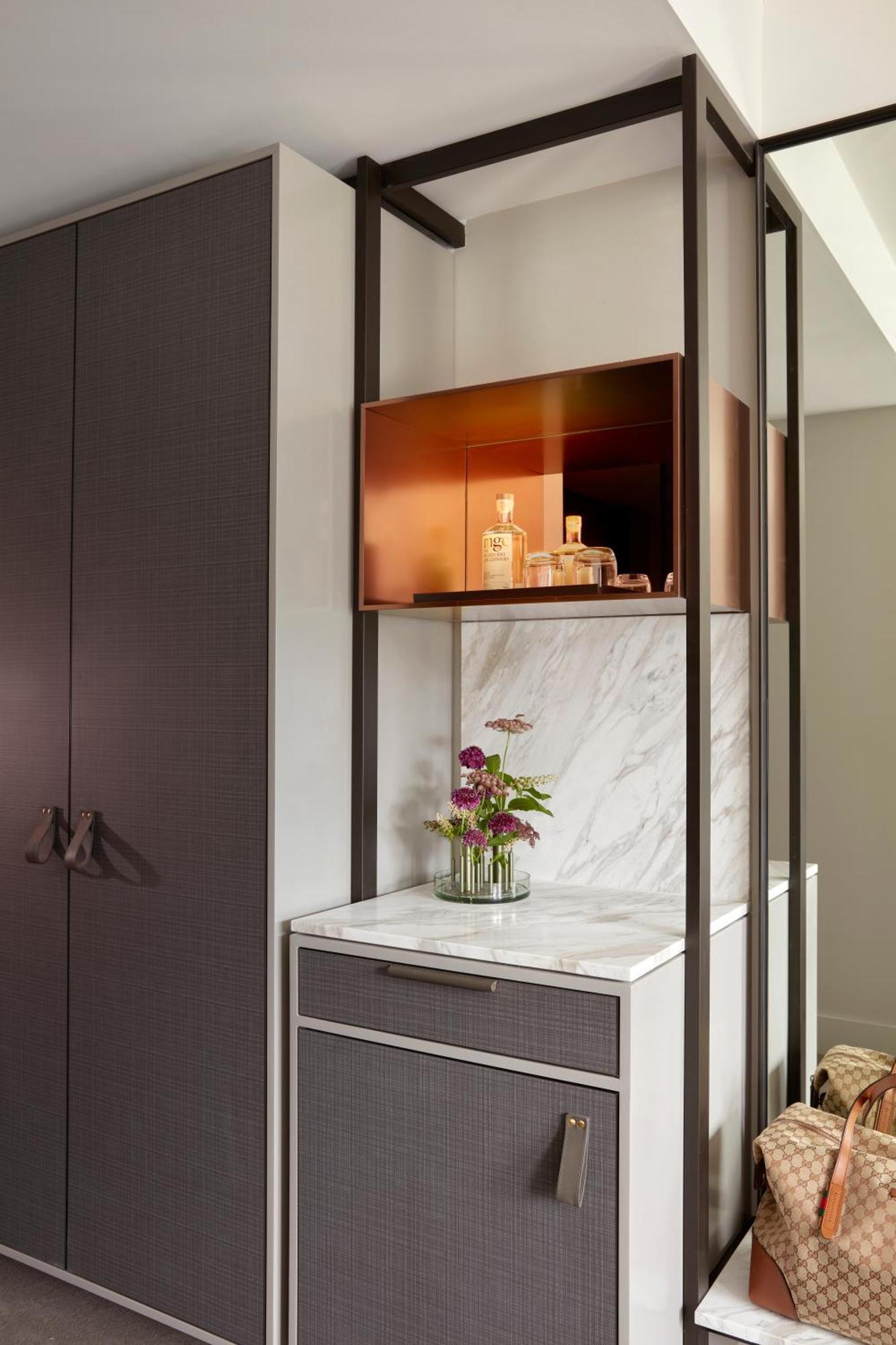 Hilton Melbourne Little Queen Street Bagian luar foto A marble vanity