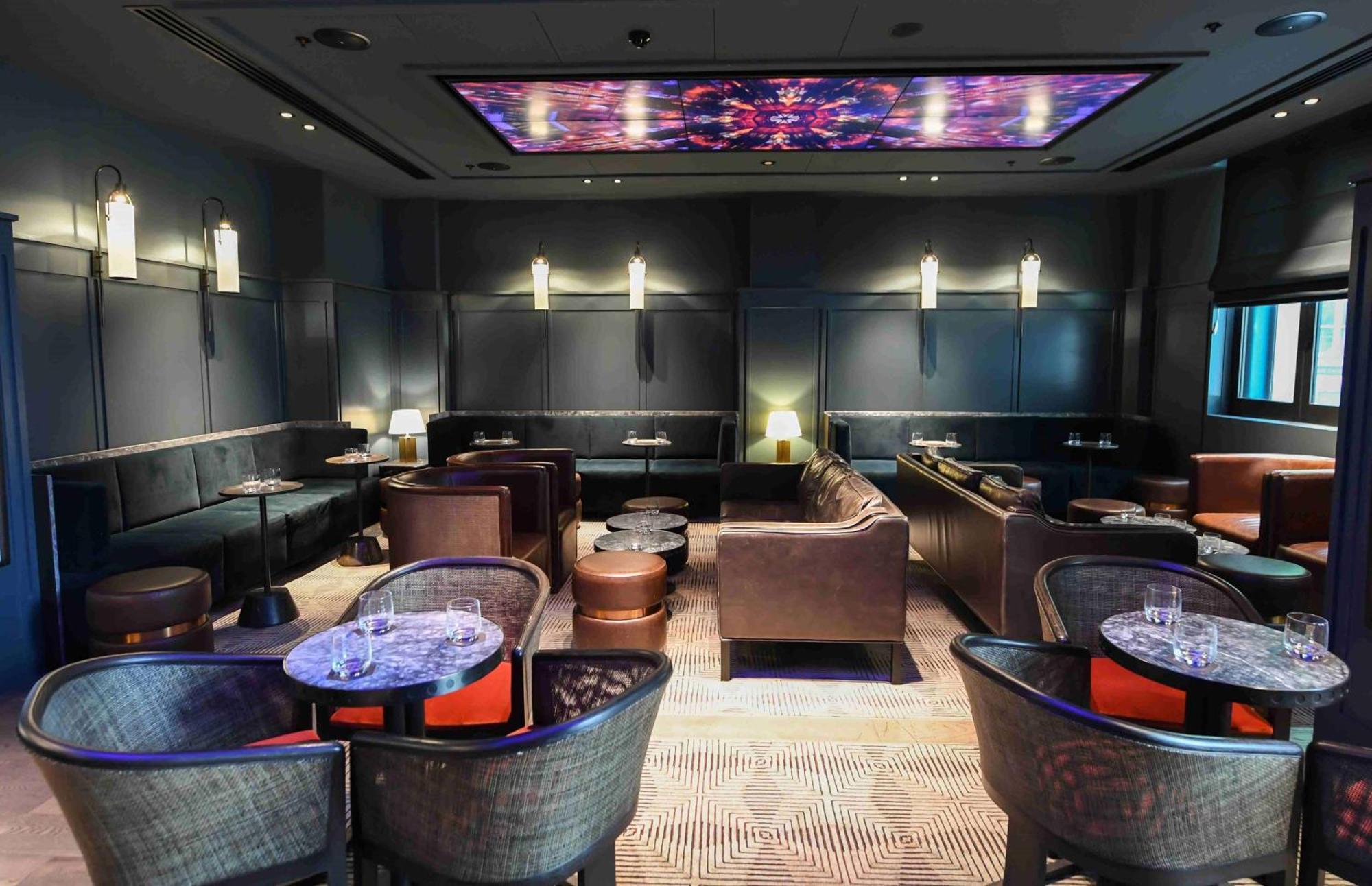 Hilton Melbourne Little Queen Street Bagian luar foto The interior of the lounge