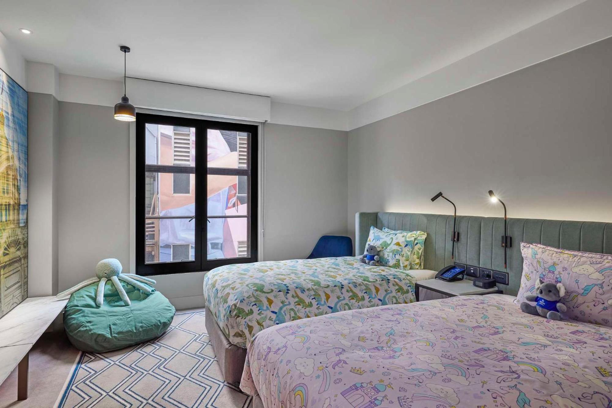 Hilton Melbourne Little Queen Street Bagian luar foto A room at the hotel
