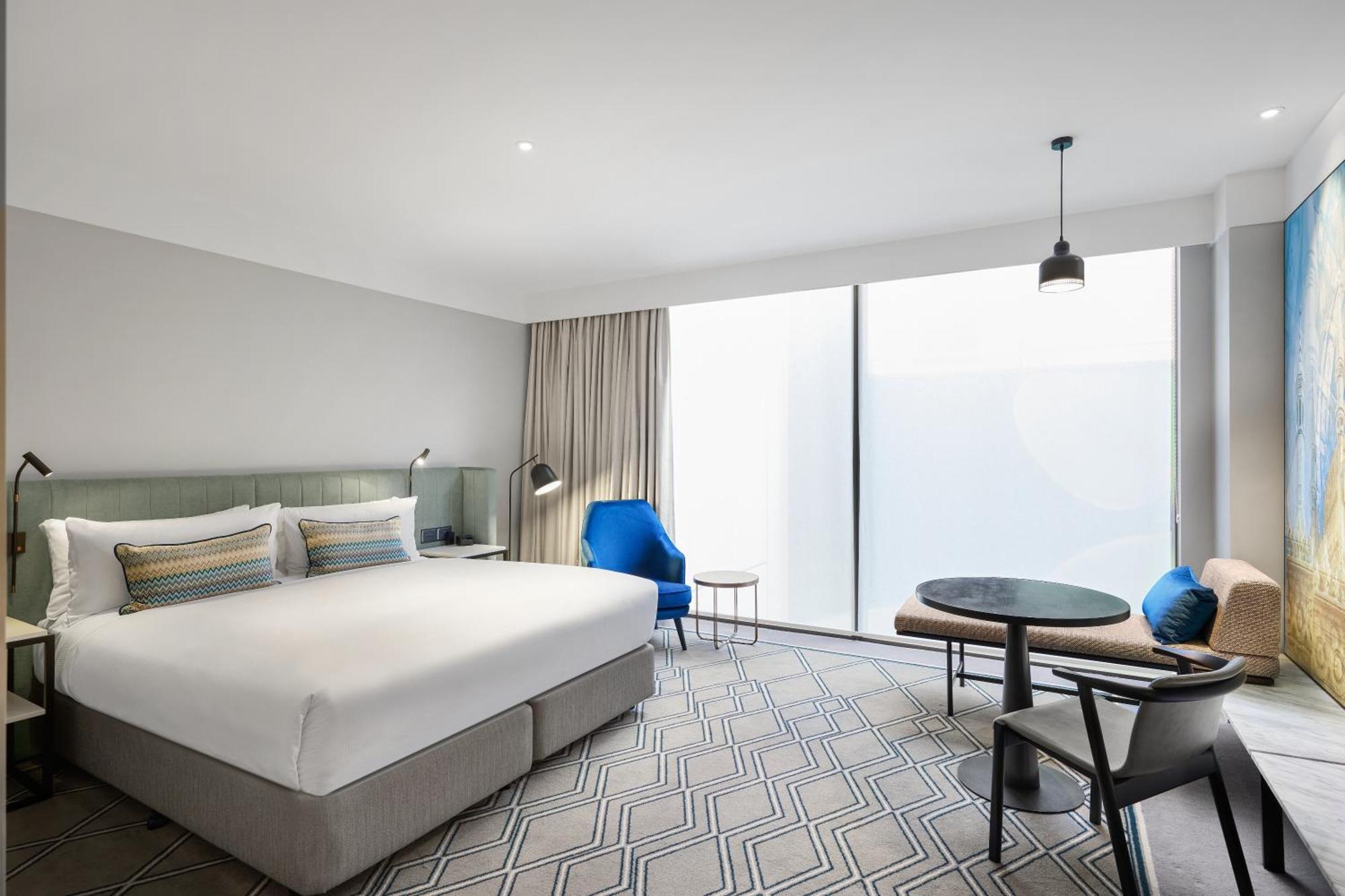 Hilton Melbourne Little Queen Street Bagian luar foto A room at the Hotel